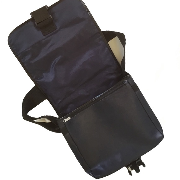 Disney Dumbo Messenger Bag NWT - Picture 3 of 7